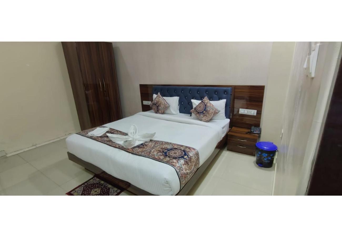 Gk Hotel And Restaurant Varanasi Exterior foto