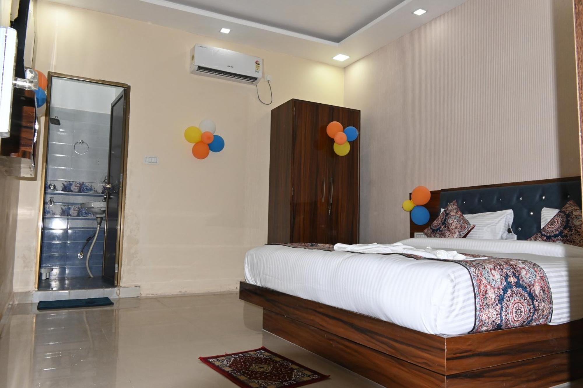 Gk Hotel And Restaurant Varanasi Exterior foto