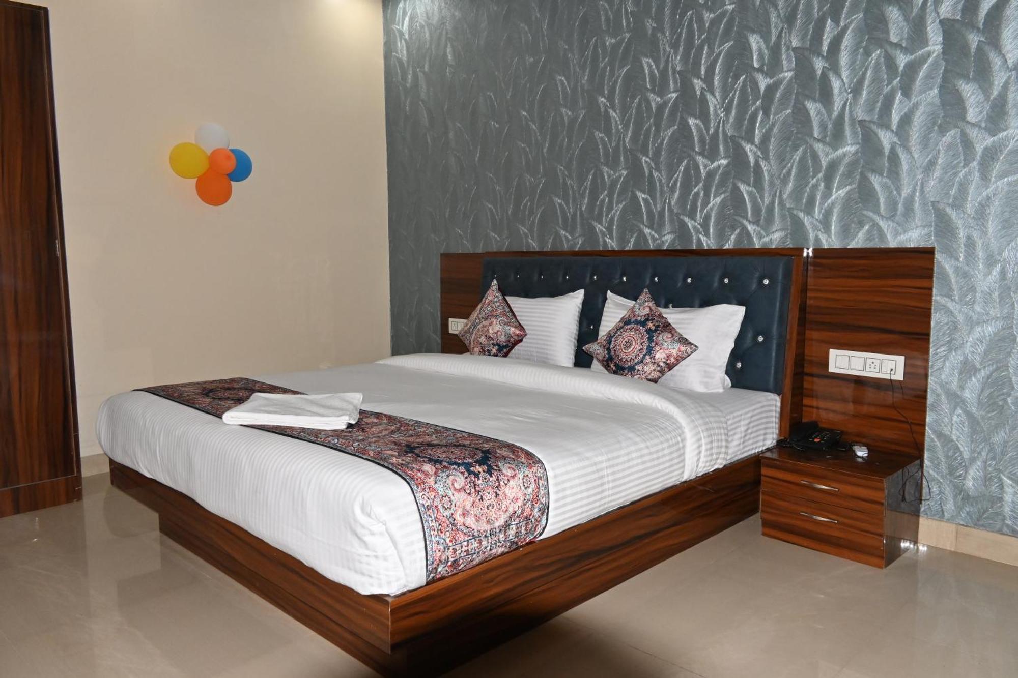 Gk Hotel And Restaurant Varanasi Exterior foto